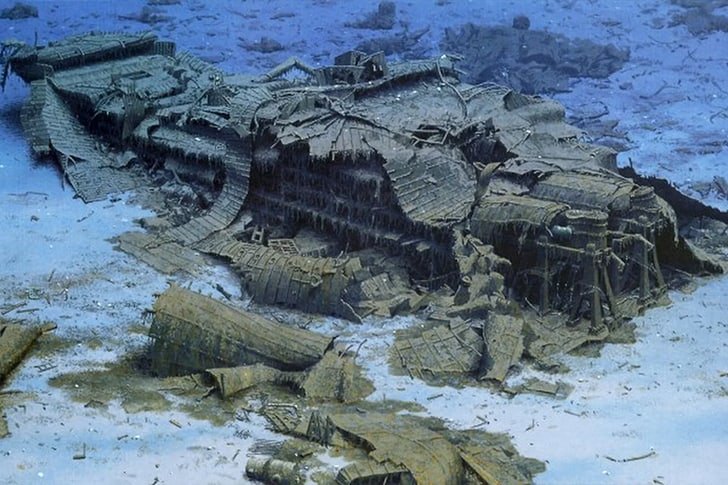 old-camera-found-in-the-deep-ocean-reveals-horrifying-titanic-photos